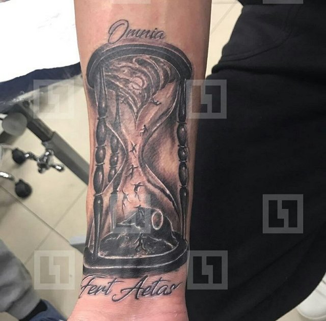 Тарасов избавился от татуировки, посвящённой Ольге Бузовой