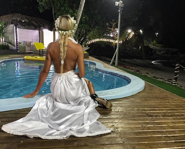 Невесты Сейшел в свадебных платьях, сшитых для конкурса