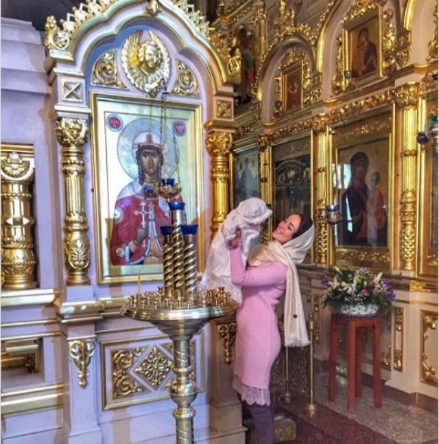 Степан Меньщиков и его супруга покрестили дочь