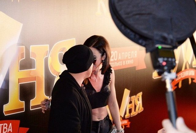 Бузова поддержала поцелуем Нагиева на премьере его фильма