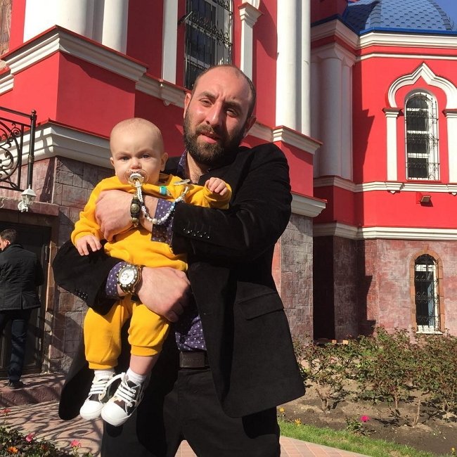 Вика Берникова и Леонид Плащинский покрестили сына