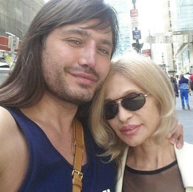 Калганов решил омолодить свою любимую маму