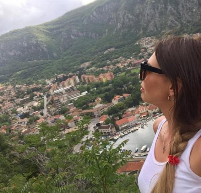 Элла Суханова на отдыхе в Черногории