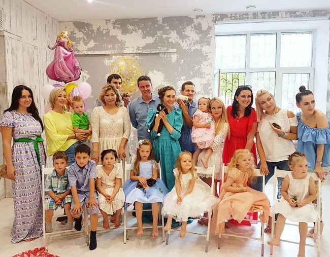 Для Сергея Адоевцева не нашлось места на празднике дочери?