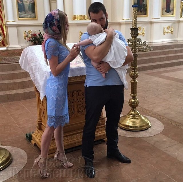 Алексей Самсонов с женой окрестили своего первенца