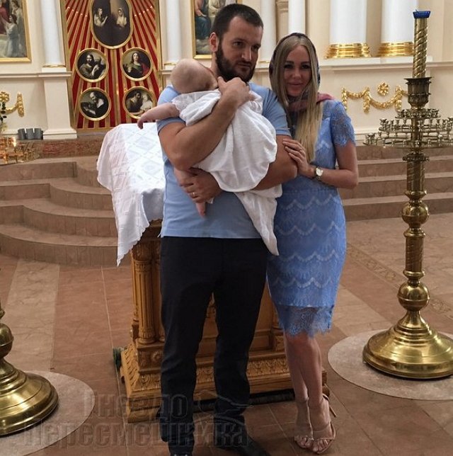 Алексей Самсонов с женой окрестили своего первенца