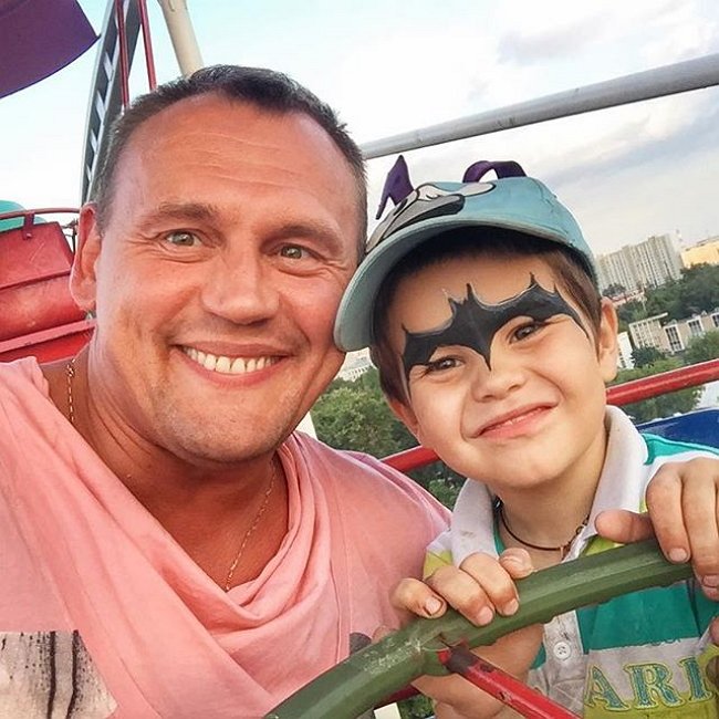 Пользователи соцсетей вычислили настоящего отца Ивана Меньщикова