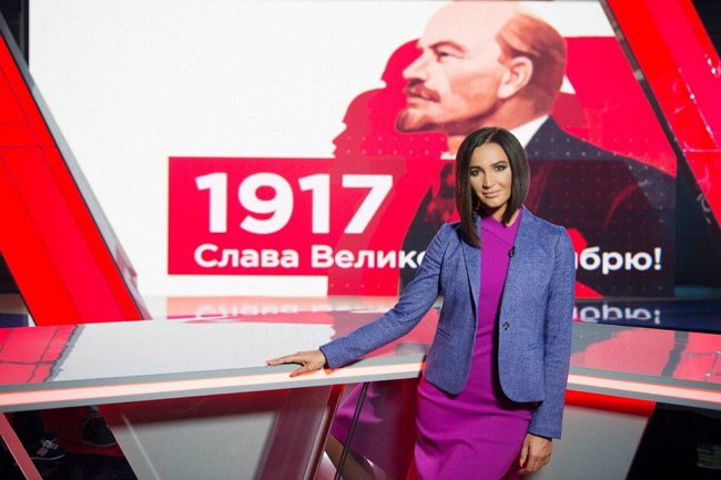 Ольга Бузова примерила на себя роль ведущей новостей
