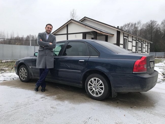 Блог редакции: Гобозов порадовал себя новым авто