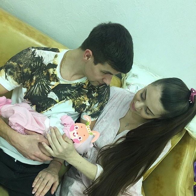 Алёна Савкина: Оля пока не сказала имя дочери
