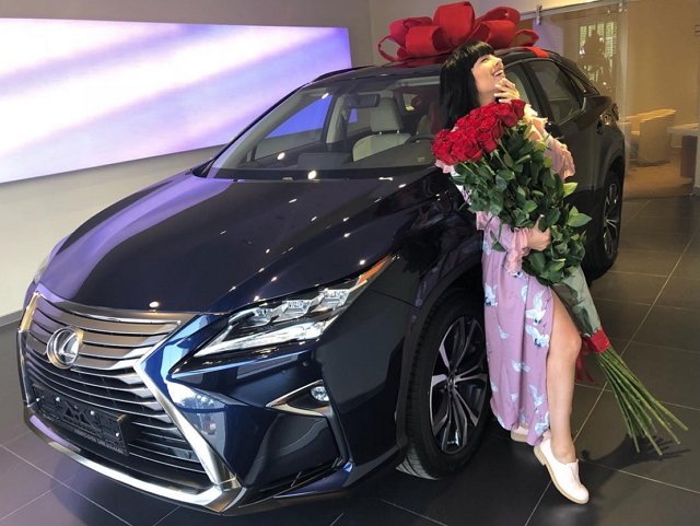 Нелли Ермолаева получила от мужа роскошное авто