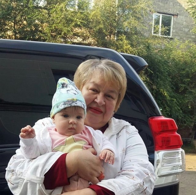 Ольга и Дмитрий Дмитренко познакомили дочь с бабушками