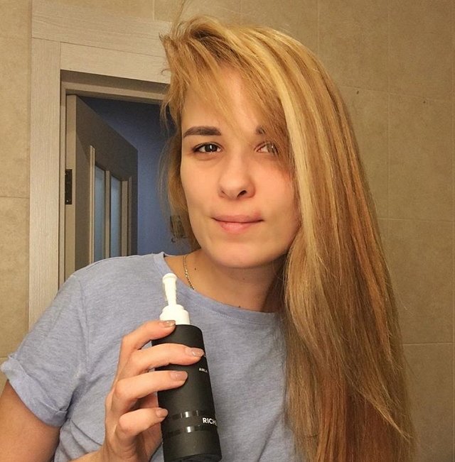 Катя Токарева продолжает экспериментировать с цветом волос