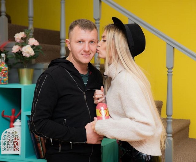 Яббаров и Ларченко хотят пожениться в тайне от организаторов