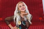 Кристина Церковная: Мужчинам пора задуматься!
