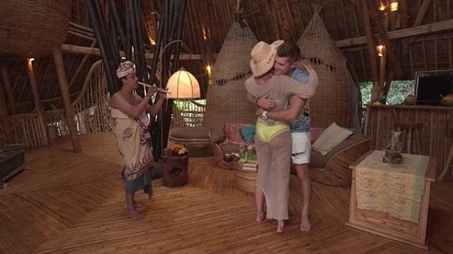 В сеть попало видео медленного танца Бузовой и Гриценко на Бали