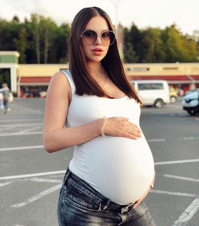 Саша Артёмова решила выбрать имя будущему ребёнка сама