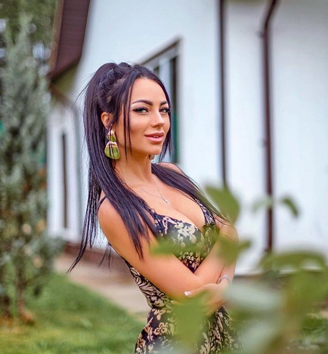Анна Брянская покинула реалити из-за конфликта с Ксенией Бородиной Анна Брянская покинула реалити из-за конфликта с Ксенией Бородиной