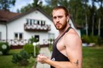 Кирилл Широков строит отношения с девушкой из-за периметра