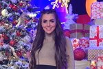 Беременная Ольга Дмитренко на камеру оголяет свой живот
