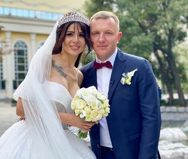 Илья Яббаров агитирует за свою супругу Настю Голд