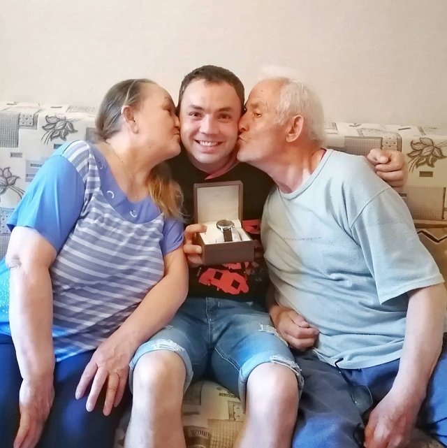 Александр Гобозов: Когда целуют мама с папой...