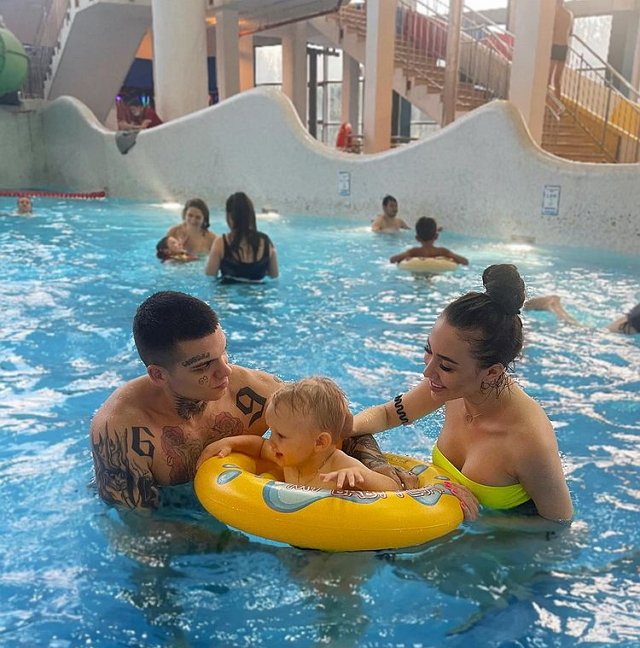 Алёна Савкина: Мы приехали в аквапарк Алёна Савкина: Мы приехали в аквапарк