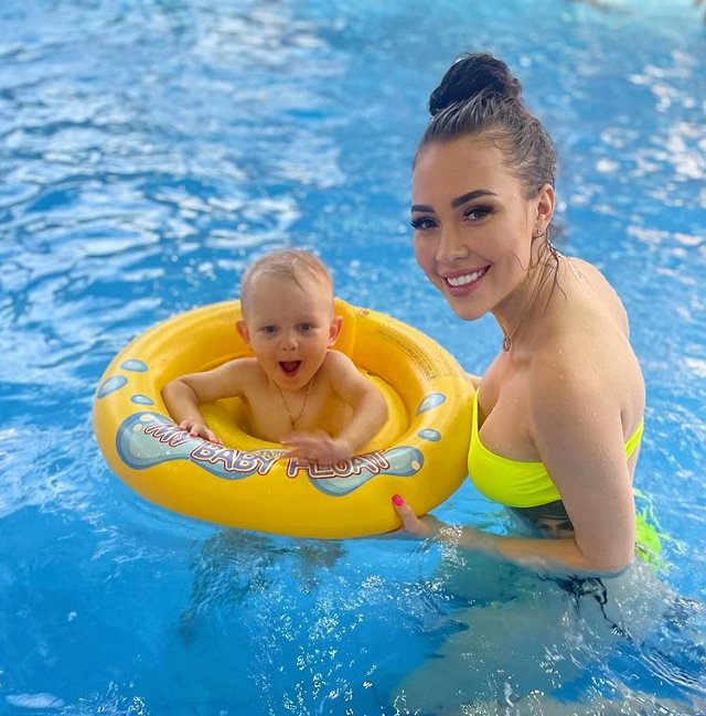 Алёна Савкина: Мы приехали в аквапарк Алёна Савкина: Мы приехали в аквапарк