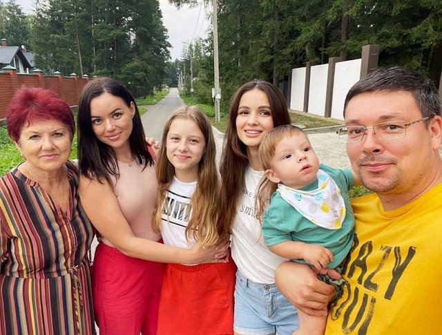 Андрей Чуев: Хотим отдать Сашу в садик в Дубае Андрей Чуев: Хотим отдать Сашу в садик в Дубае