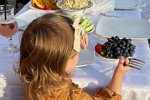 Александра Артёмова: Нужно научить пользоваться вилкой и ножом