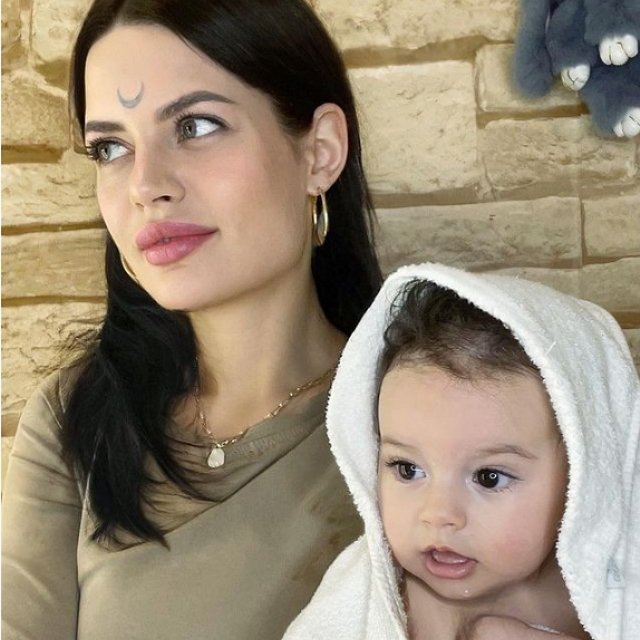 Селена Майер: Мы здоровы, с долгами покончено Селена Майер: Мы здоровы, с долгами покончено