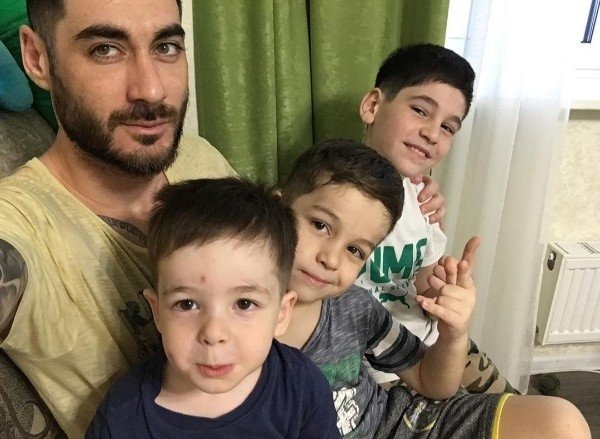 Тигран Салибеков: Дети не должны погружаться в проблемы родителей