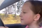 Мария Круглыхина учит Лизу водить машину