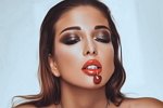 Яна Захарова: С Катей одни отношения, с Настей другие