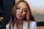 Юлия Ефременкова плачет при виде уличных музыкантов