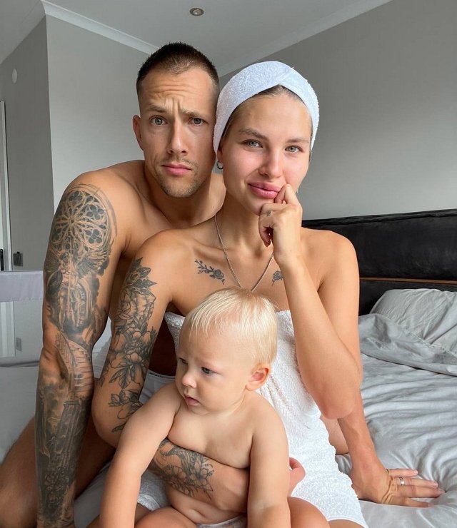 Супруги Стрелковы возвращаются в Москву Супруги Стрелковы возвращаются в Москву