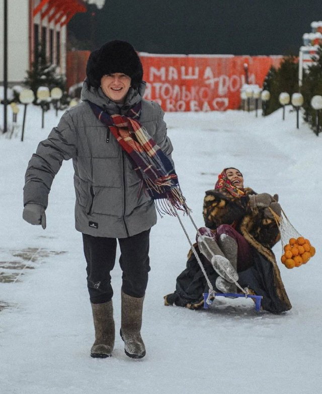 Илья Яббаров: Поздравляем вас с наступающим Новым годом!