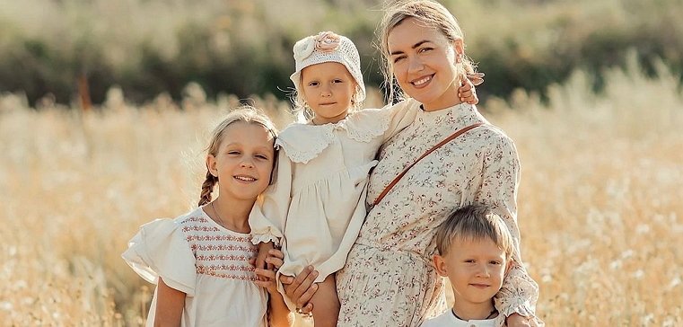 Круглыхина использует талант дочки, чтобы зарабатывать деньги