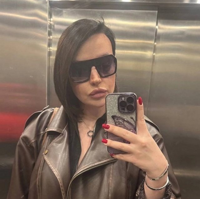 Александра Черно пришла к выводу, что у неё проблемы с головой Александра Черно пришла к выводу, что у неё проблемы с головой