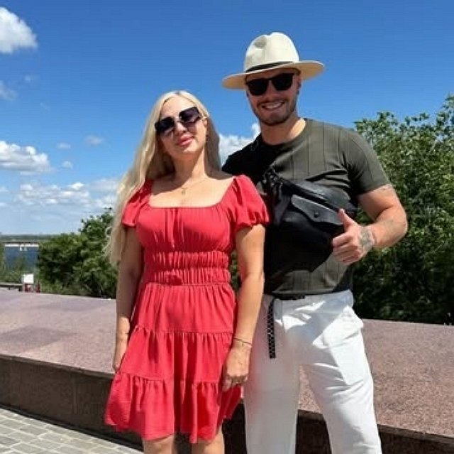 Евгения Дорожкина увезла Сергея Хорошева в Питер Евгения Дорожкина увезла Сергея Хорошева в Питер