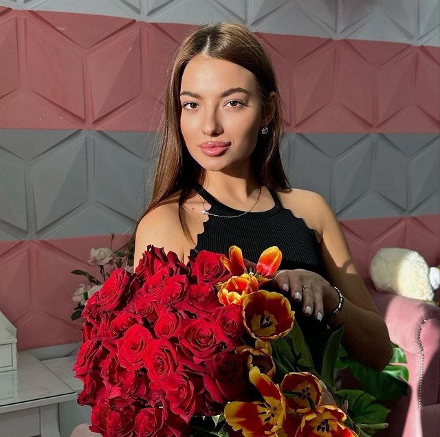 Кристина Бухынбалтэ ищет женихов одиноким подругам Кристина Бухынбалтэ ищет женихов одиноким подругам