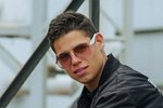 Максим Зарахович поцеловал Юлию Филиппову