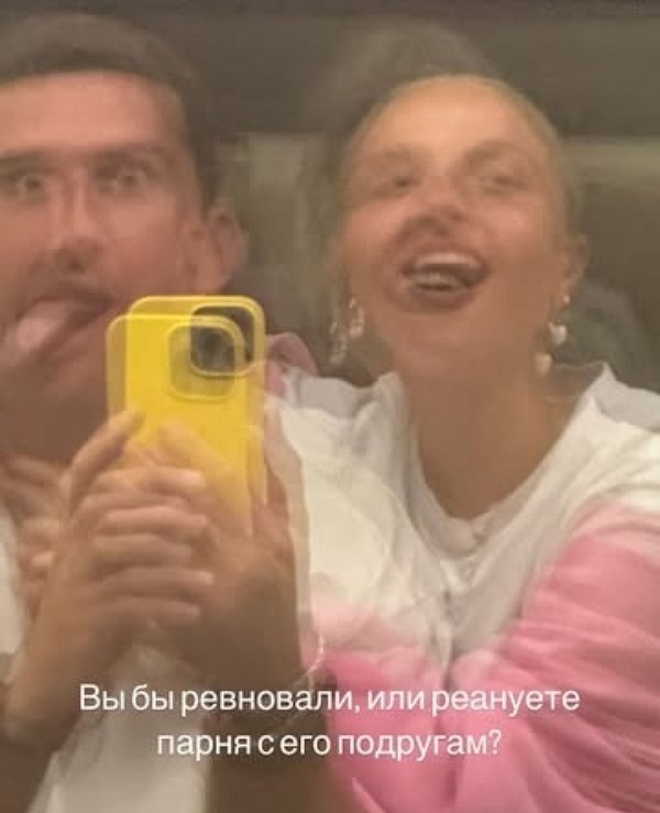 Луковкин прогулялся по Москве с Филипповой и своей подругой Луковкин прогулялся по Москве с Филипповой и своей подругой