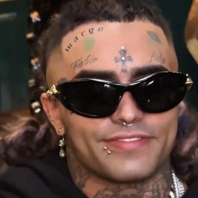 Рэпер Lil Pump украсил свой лоб тату с именем Овсянниковой Рэпер Lil Pump украсил свой лоб тату с именем Овсянниковой
