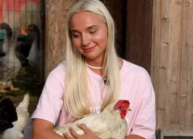 Луковкину не стоит экономить деньги на свою девушку Луковкину не стоит экономить деньги на свою девушку