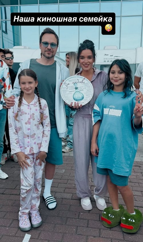 Ксения Бородина обживает свой рабочий трейлер Ксения Бородина обживает свой рабочий трейлер