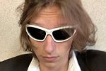 Елена Тепловодская приняла букет от Ивана Китаева