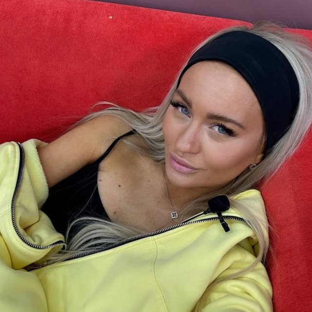 Катя Квашникова подбивает Салибекову и Рахимову на бунт Катя Квашникова подбивает Салибекову и Рахимову на бунт