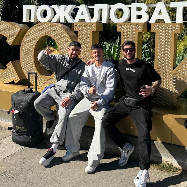 Катя Квашникова подбивает Салибекову и Рахимову на бунт Катя Квашникова подбивает Салибекову и Рахимову на бунт