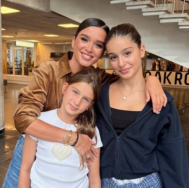 Теона Омарова расплакалась на концерте любимого певца Теона Омарова расплакалась на концерте любимого певца